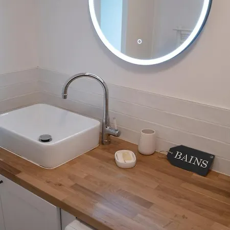 Apartment Pied Dans L'eau - La Comtesse *